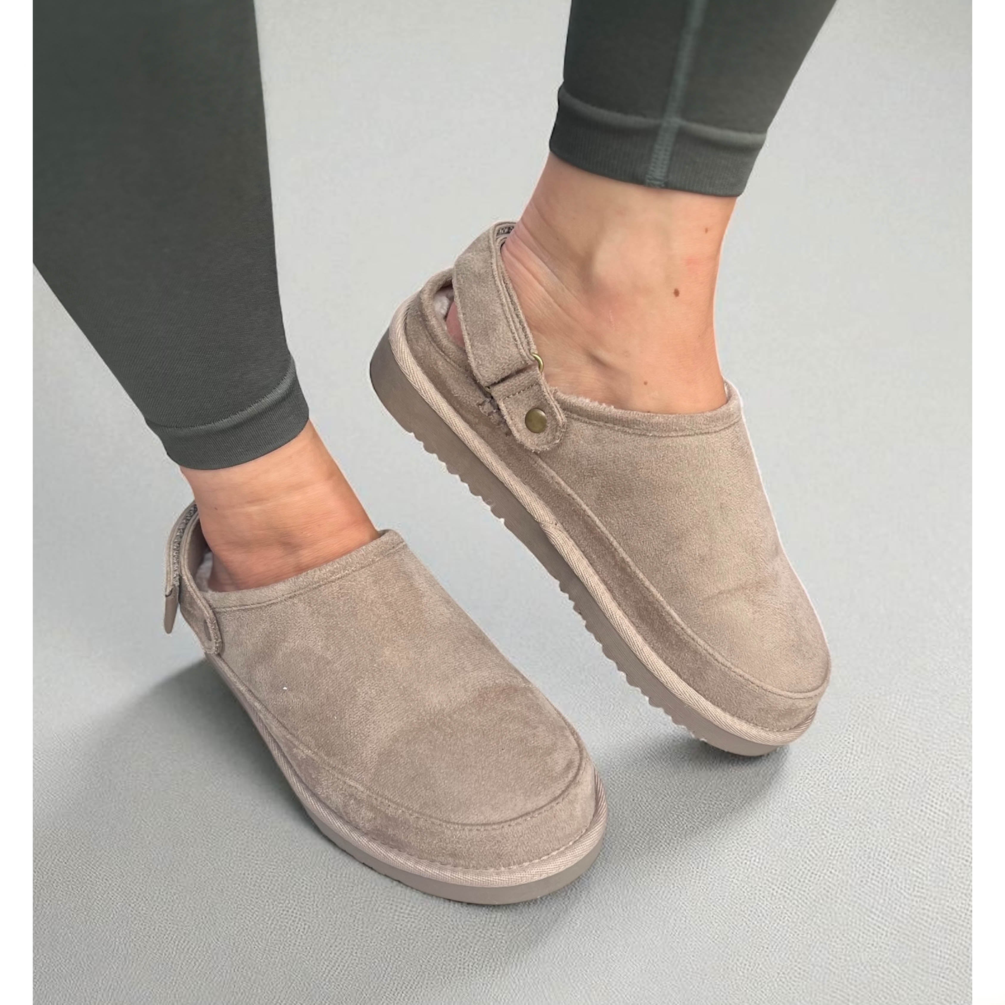 Elara Slingback Clogs